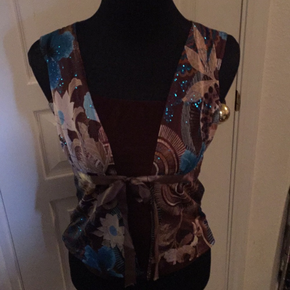 Front tie sleeveless top